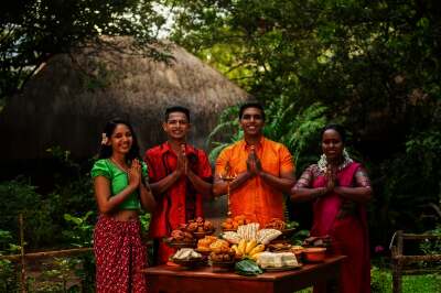 තුන් හෙළයටම එරබදුමල් පිපීයන්