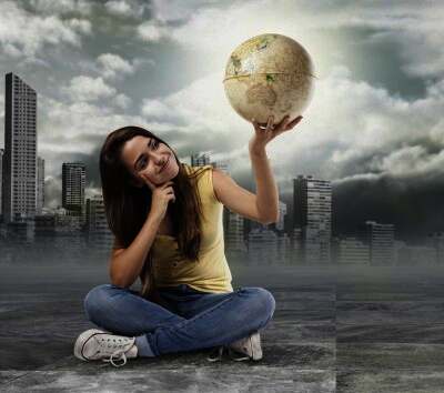 සිනාසී දිව එන්න දෝණි ......