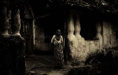 පාළුවට ගිය මහ ගෙදර