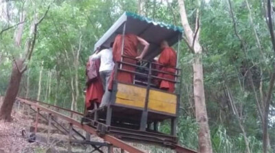 ඇතුගල් පුර නා උයනේ මහ අනතුරේ ....