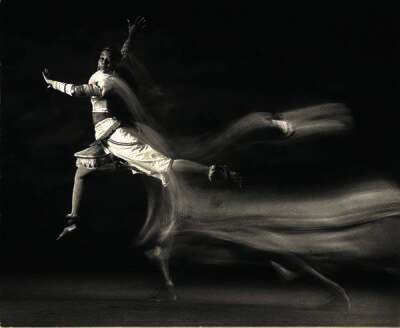 විසල් හදක කවි - ත්‍රිකාල නර්තකී